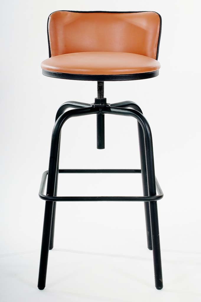 Μεταλλικό σκαμπό.