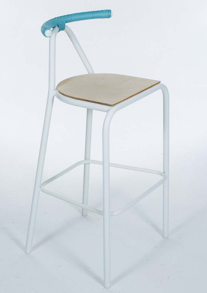 Μεταλλικό σκαμπό.