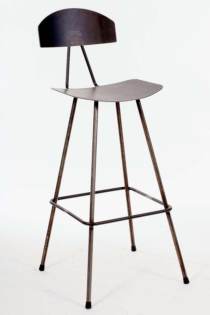 Μεταλλικό σκαμπό.